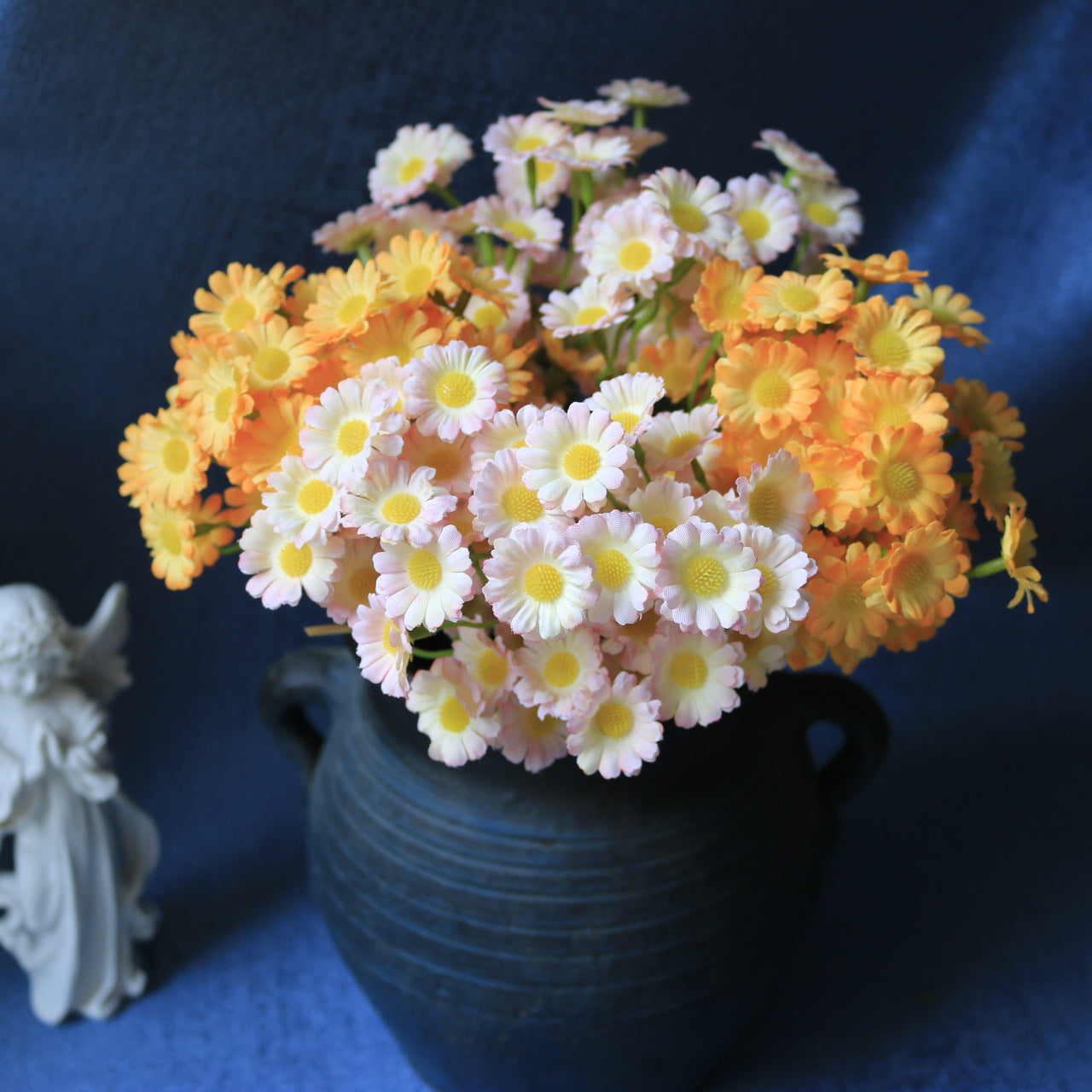 Charming Faux Daisy Flower Bouquet - Realistic Chamomile Décor for Home, Weddings, and Photography Props