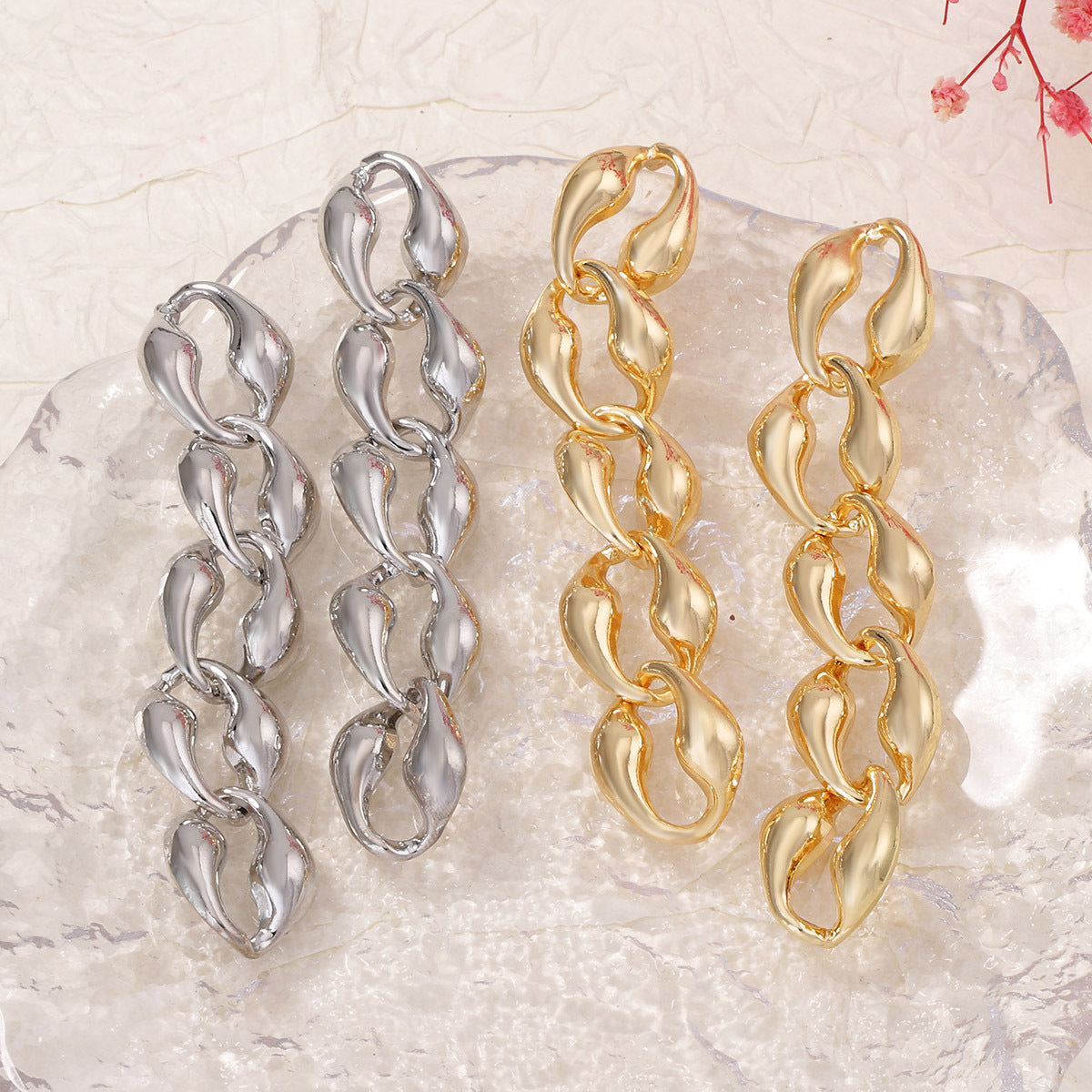 Sleek Minimalist Alloy Chain Twisted Earrings – Unique Geometric Hollow Design for a Timeless, Elegant Look