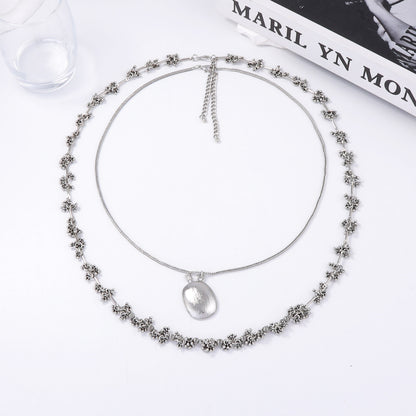 Stylish Minimalist Alloy Wine Flask Pendant with Floral Accents - Double-layered Necklace for Chic Luxury Fashion