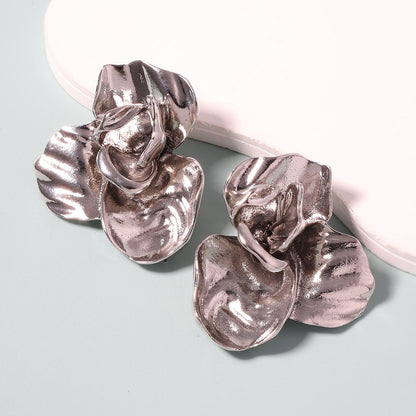 Retro-Inspired Minimalist Floral Stud Earrings for Women – Effortlessly Chic Everyday Essential for Work and Casual Outfits