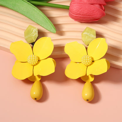 Creative  Fashion Trend: Unique, Statement-Making Fresh Floral Metal and Resin Pendant Earrings for a Chic Look