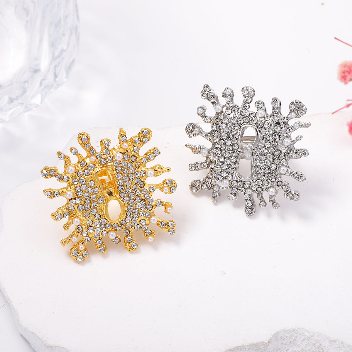 Unique Creative Oversized Exploding Clasp Ring with Adjustable Lock Hole - Stand Out with This Fashion-Forward Statement Jewelry
