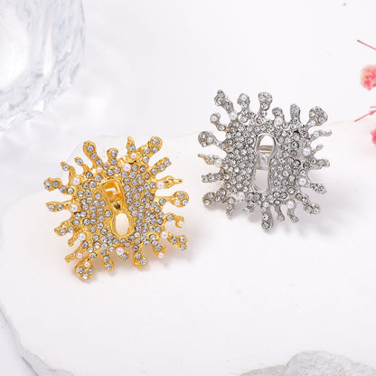 Unique Creative Oversized Exploding Clasp Ring with Adjustable Lock Hole - Stand Out with This Fashion-Forward Statement Jewelry