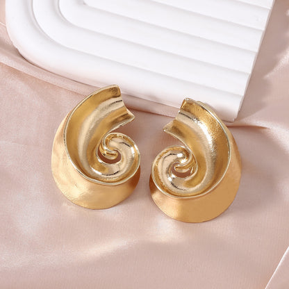 Stylish Vintage-Inspired Textured Half-Circle Metal Earrings – Unique Irregular Heavy Metal Studs for Trendy Fashionistas