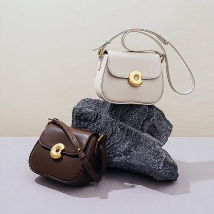 Chic Saddle Bag Minimalist Retro Style Leather Shoulder Bag for Women Versatile Crossbody Purse Ideal for Commuting and Everyday Fashion