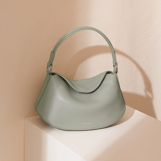 Luxurious Women's Handbag Genuine Leather Large Capacity Shoulder and Crossbody Dumpling Bag for Chic Style