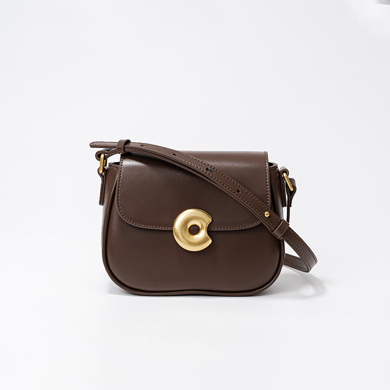 Chic Saddle Bag Minimalist Retro Style Leather Shoulder Bag for Women Versatile Crossbody Purse Ideal for Commuting and Everyday Fashion