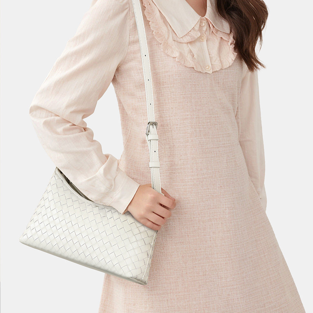 Handcrafted Vintage Sheepskin Woven Handbag for Women Luxurious Genuine Leather Tote for Winter Fashion Trends