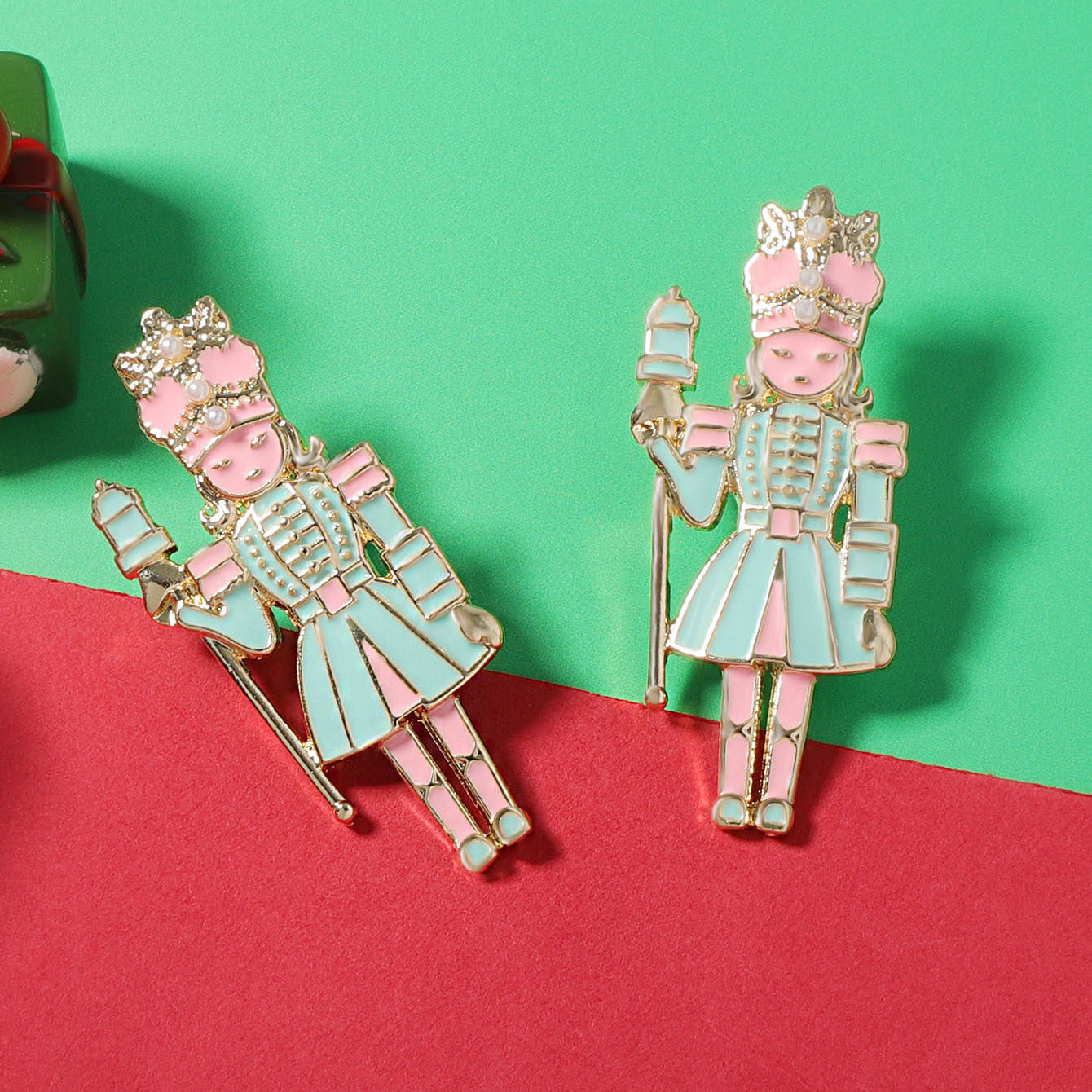 Adorable Cartoon King and Queen Rhinestone Stud Earrings – Unique Creative Design for Christmas – Perfect for Holiday Gifting!