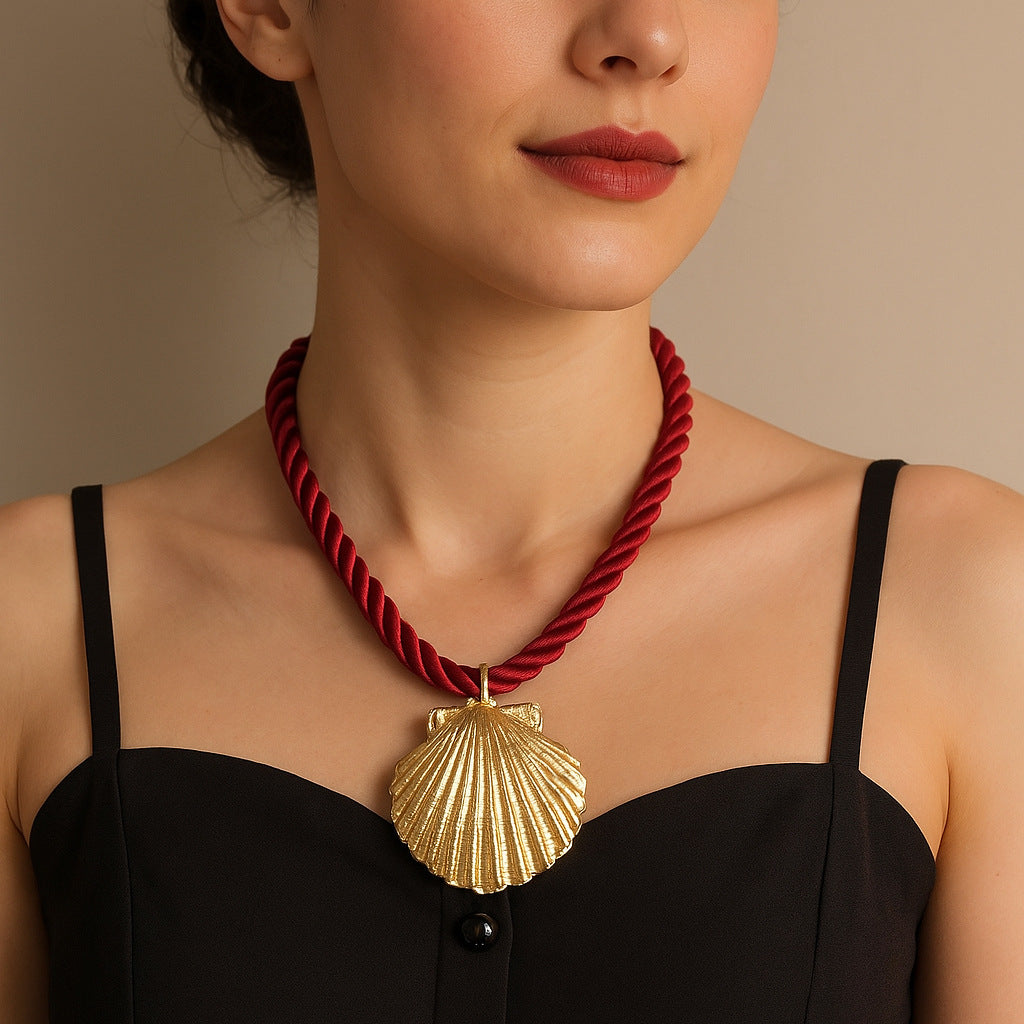 Stylish Minimalist Oversized Alloy Shell Pendant Necklace - Perfect Statement Accessory for Vacation Vibes and Effortless Chic