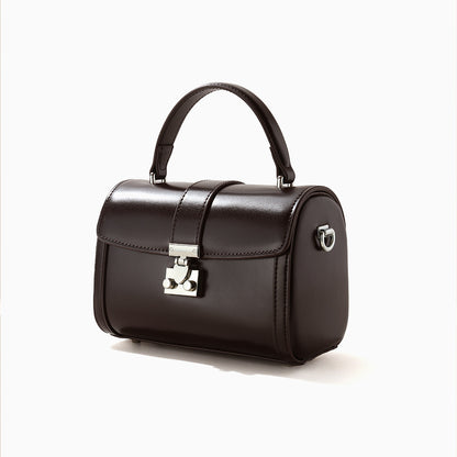 Korean Inspired Saddle Bag High End Business Tote for Commuting Fashion Forward Crossbody Handbag Ideal for Work Everyday Use