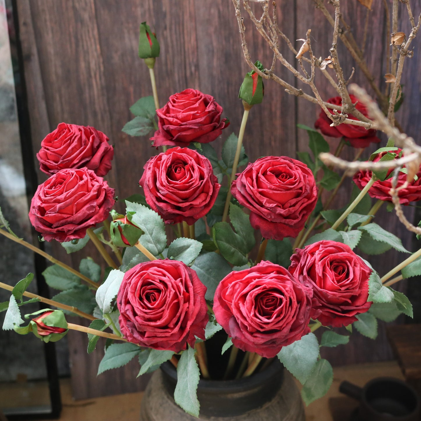 Stunning Faux Fire-Roasted Edge Roses for Bridal Photography Props - Perfect Home Décor Accent for Stylish Interiors