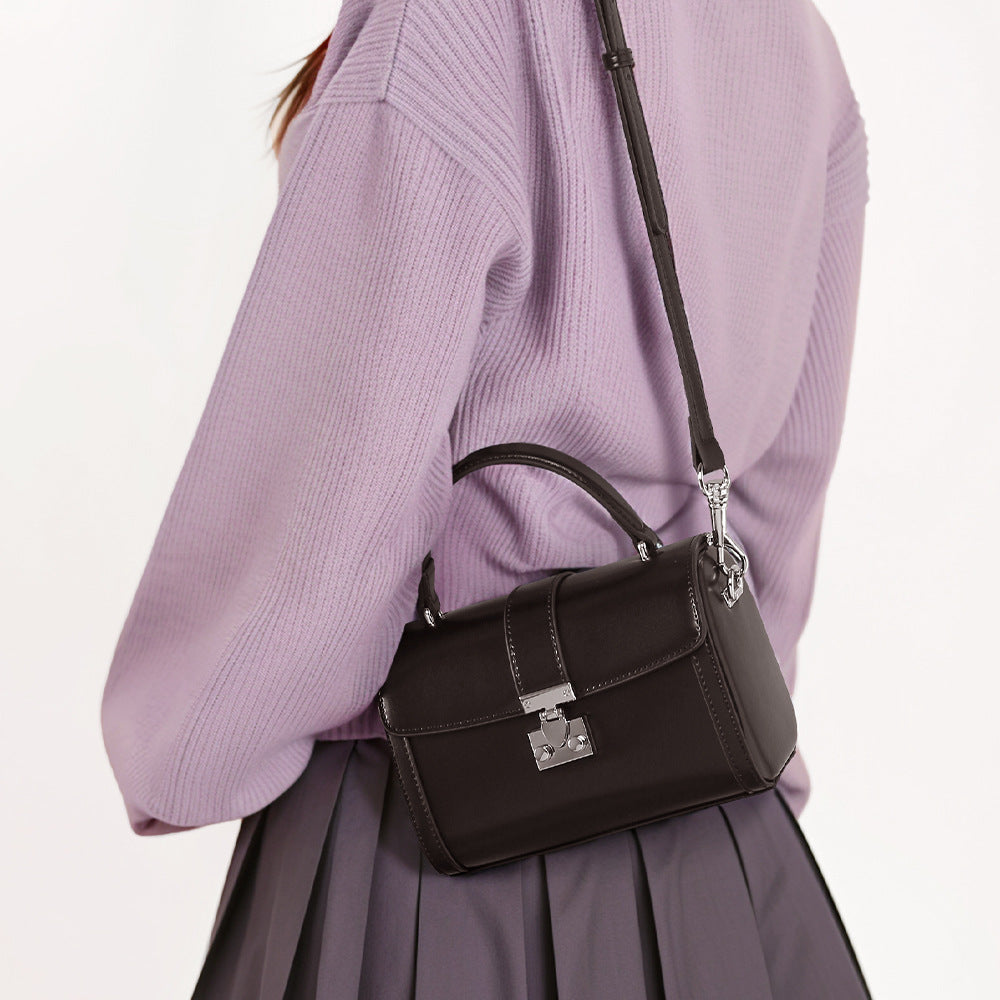 Korean Inspired Saddle Bag High End Business Tote for Commuting Fashion Forward Crossbody Handbag Ideal for Work Everyday Use