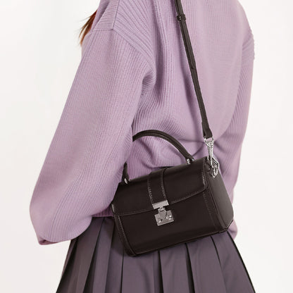 Korean Inspired Saddle Bag High End Business Tote for Commuting Fashion Forward Crossbody Handbag Ideal for Work Everyday Use