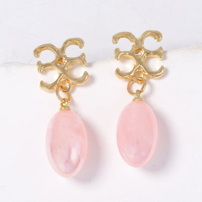 Chic Minimalist Light Luxury Soft Pink Pearl-like Letter Pendant Earrings for Women – Fresh and Elegant Jewelry to Elevate Your Style