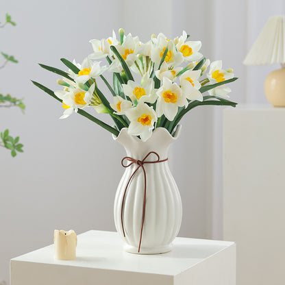 Realistic Scandinavian Style Faux Daffodil for Indoor Dining Table Décor – Single Stem Silk Flower in Charming Rustic Design