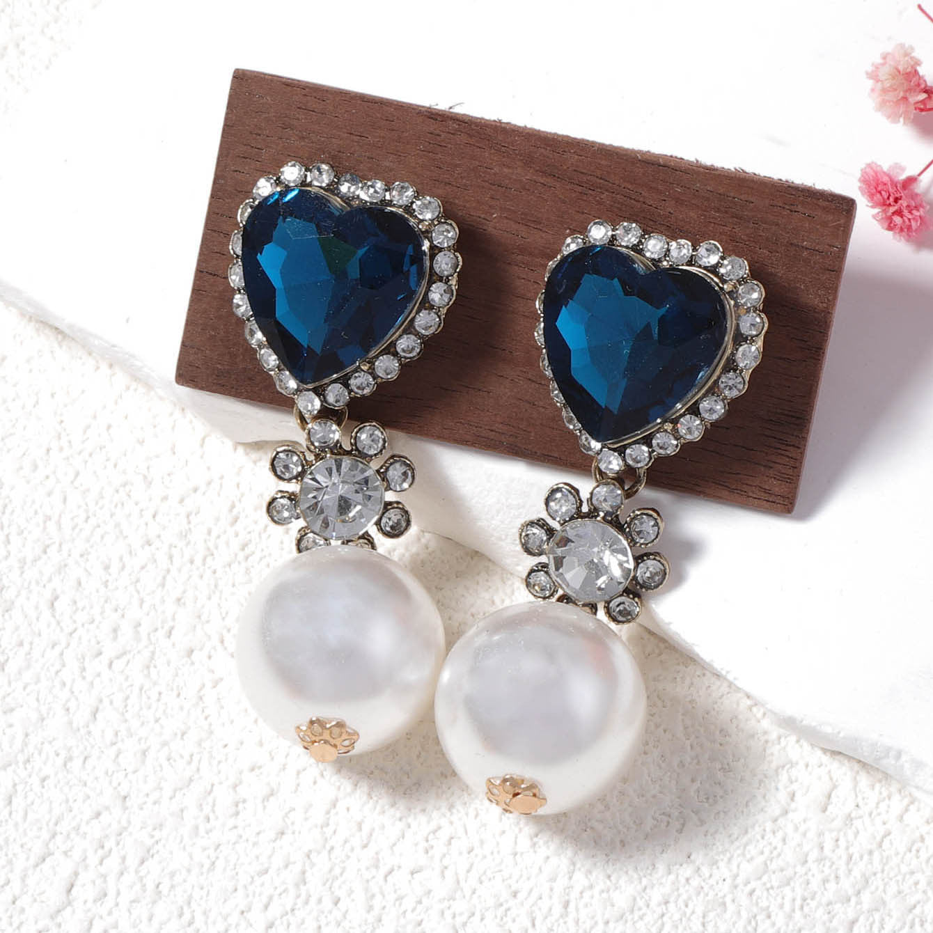 Chic Vintage-Inspired Glass Water-Drop Rhinestone Pearl Dangle Earrings for Women – Exquisite, Unique, and Perfect for Parties and Evenings