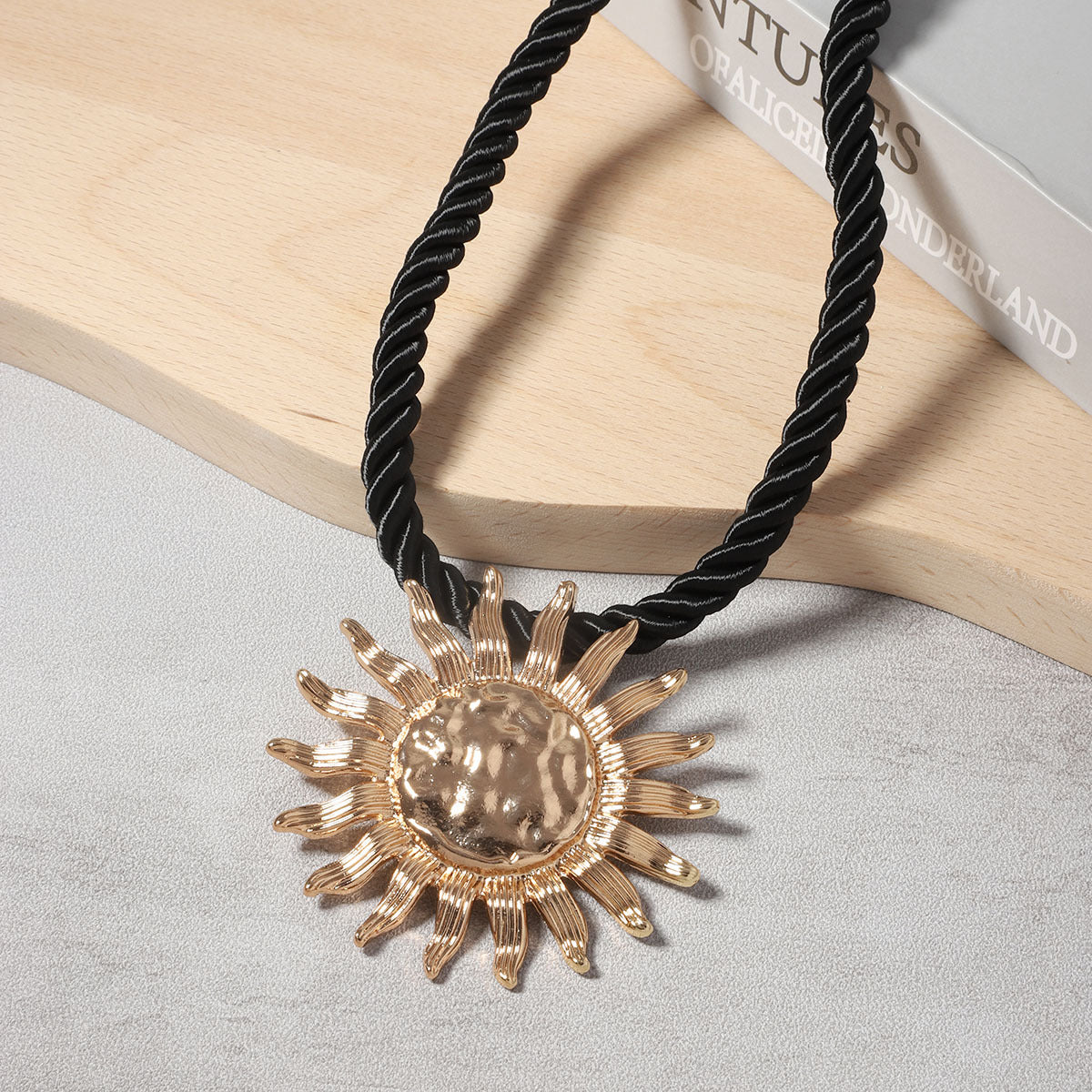 Minimalist Sunflower Alloy Pendant Necklace – Versatile Beach Vacation Style for Trendy Women