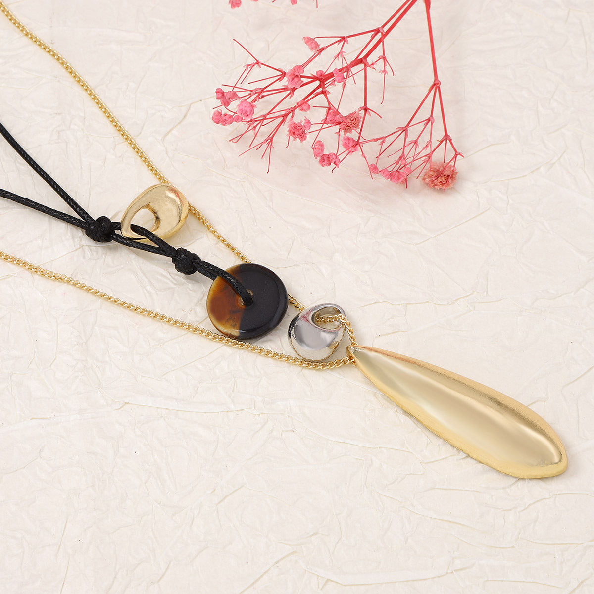 Trendy Layered Geometric Alloy Pendant Necklace - Minimalist and Eco-Friendly Stylish Accessory for Everyday Wear