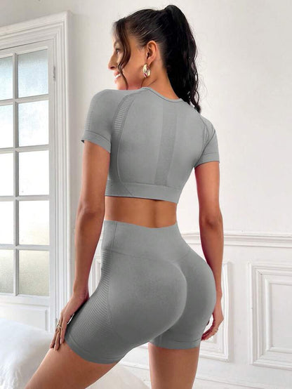 Summer Peach Butt Seamless Fitness 2 Piece Yoga Set High Waisted Lifting Shorts and Short Sleeve Top for Women