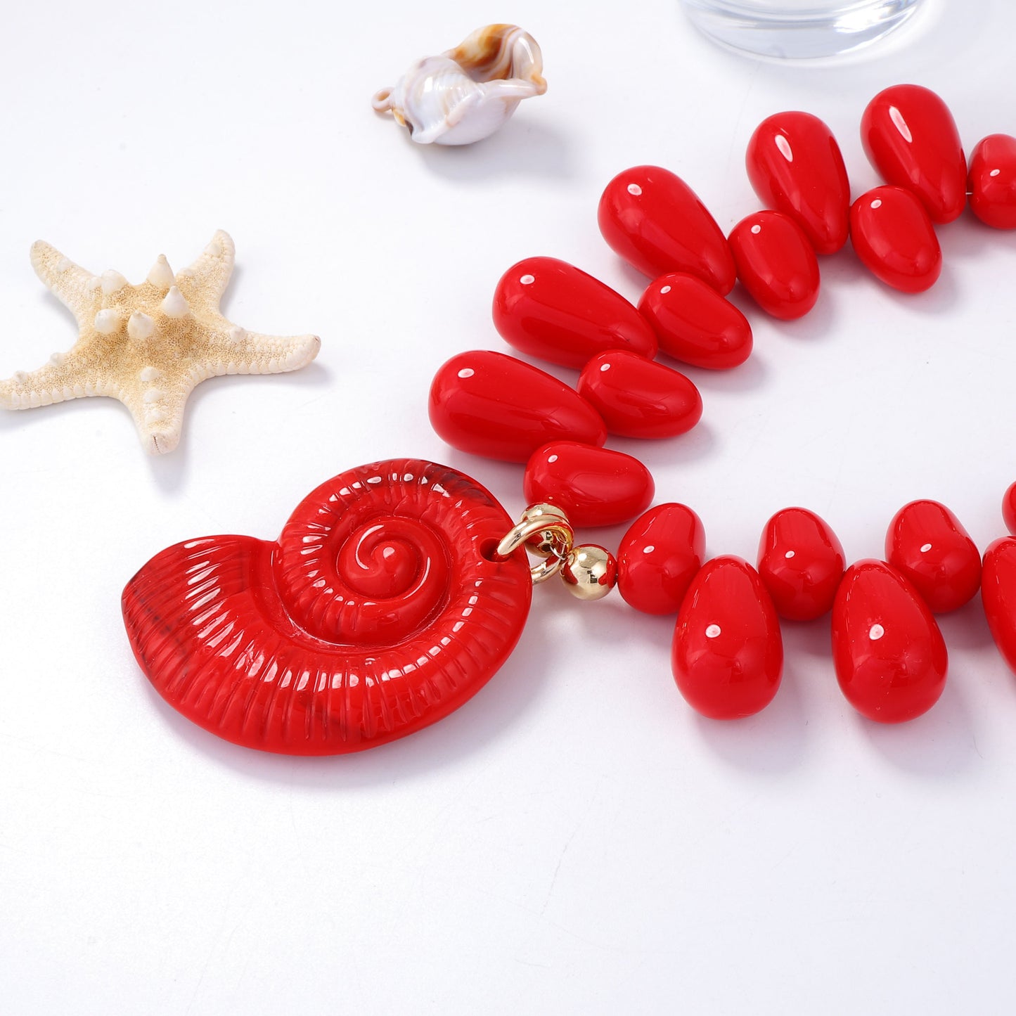 Unique Ocean-Inspired Beaded Sea Shell Pendant Necklace - Trendy and Versatile Women's Statement Jewelry for Beach Getaways