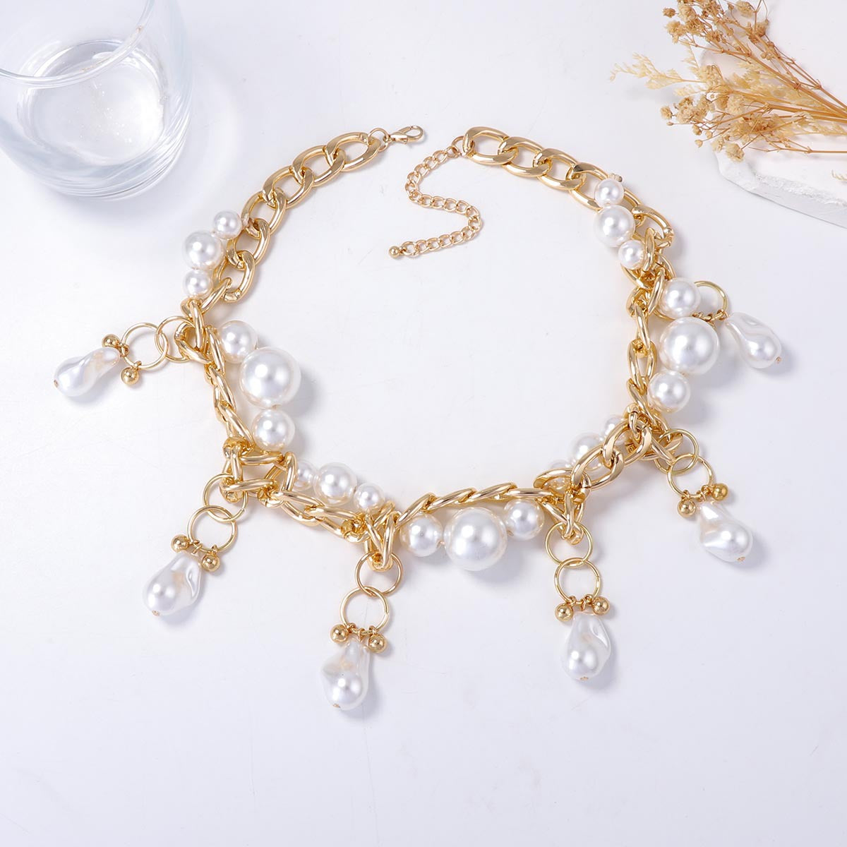 Luxurious Baroque-Inspired Statement Necklace for Women – Exquisite Faux Pearl and Geometric Woven Design with Bold Chain for a Sophisticated Look