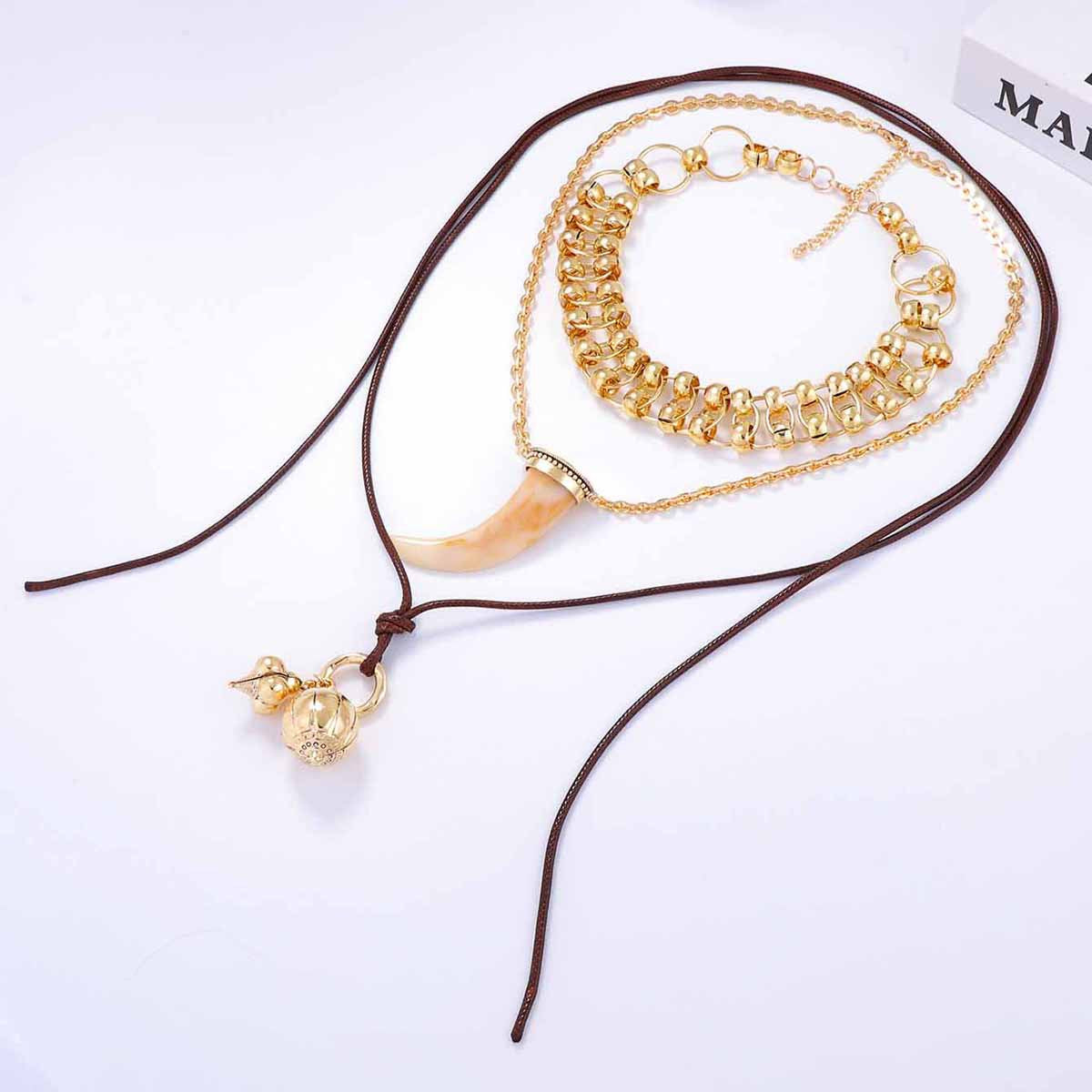 Stylish Layered Animal Horn Pendant Necklace for Women – Trendy Multi-Layered Semi-Luxe Alloy Geometric Jewelry Piece
