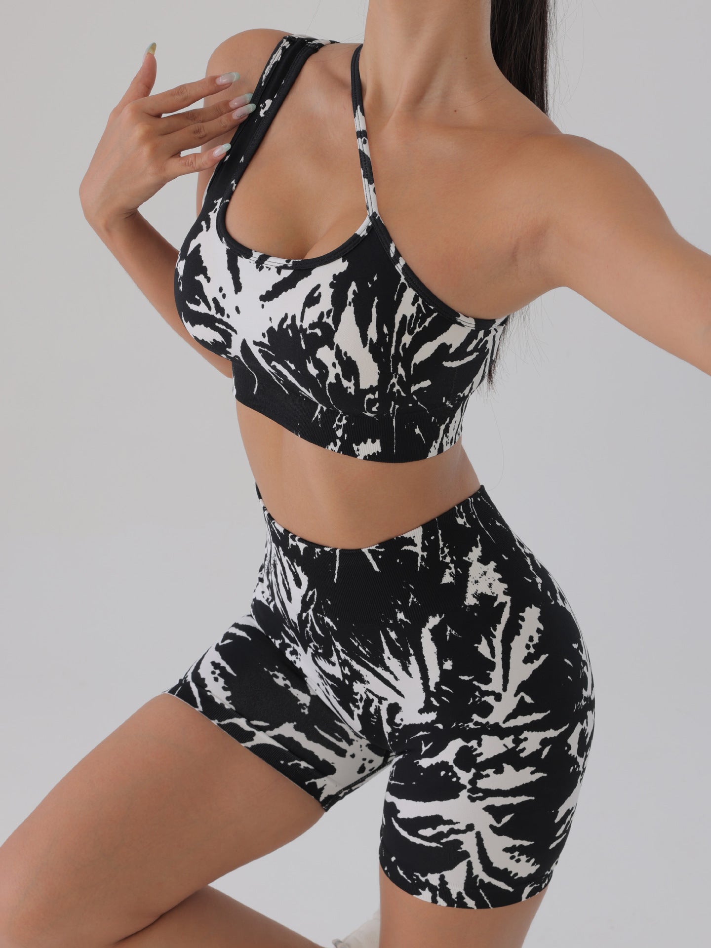 Seamless Black and White Printed Sports Bra and Shorts Set Breathable Yoga and Fitness Wear for Women Comfort and Style