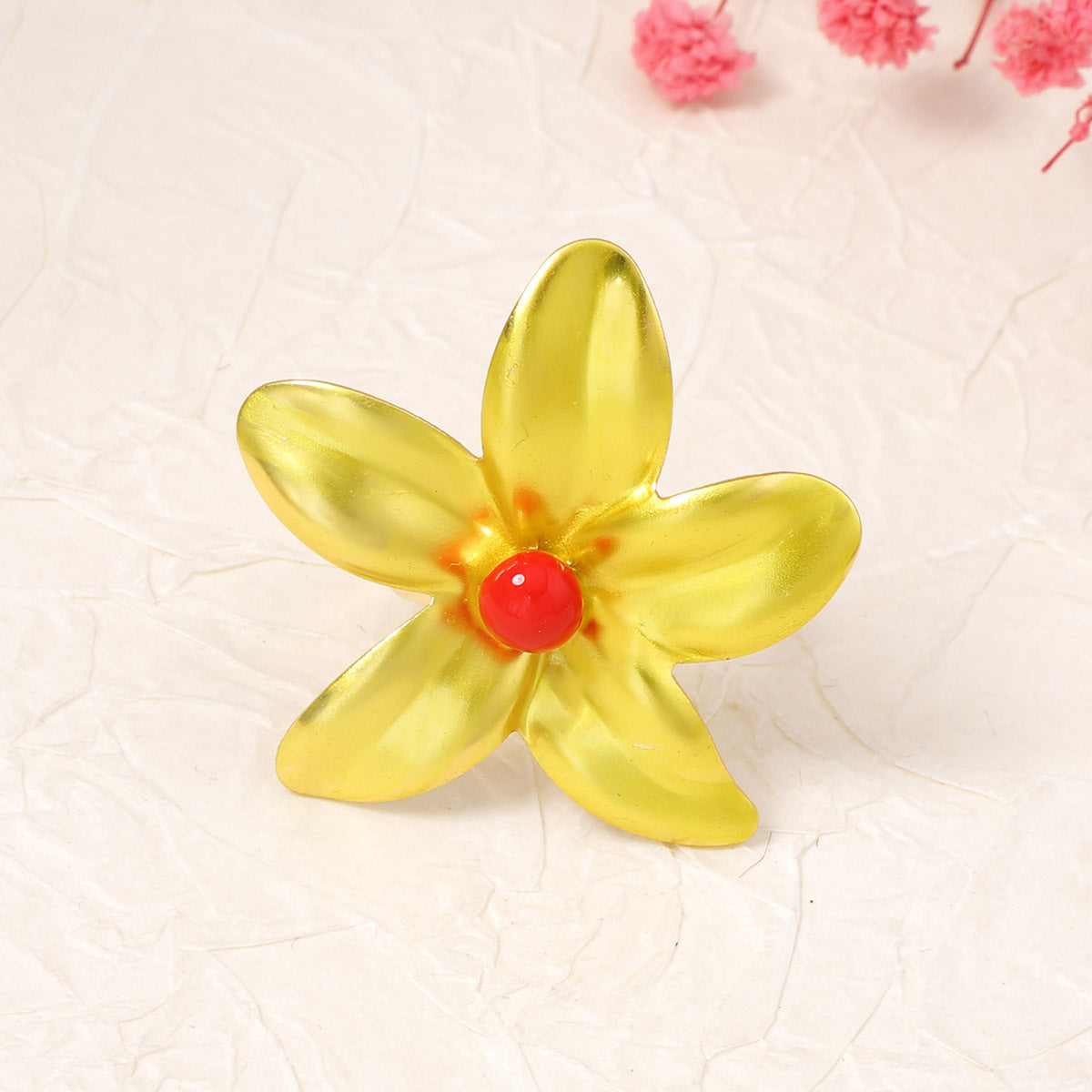 Chic and Fresh Exaggerated Floral Spray Paint Ring - Versatile Springtime Accessory for Women, Perfect for Commuting and Everyday Style