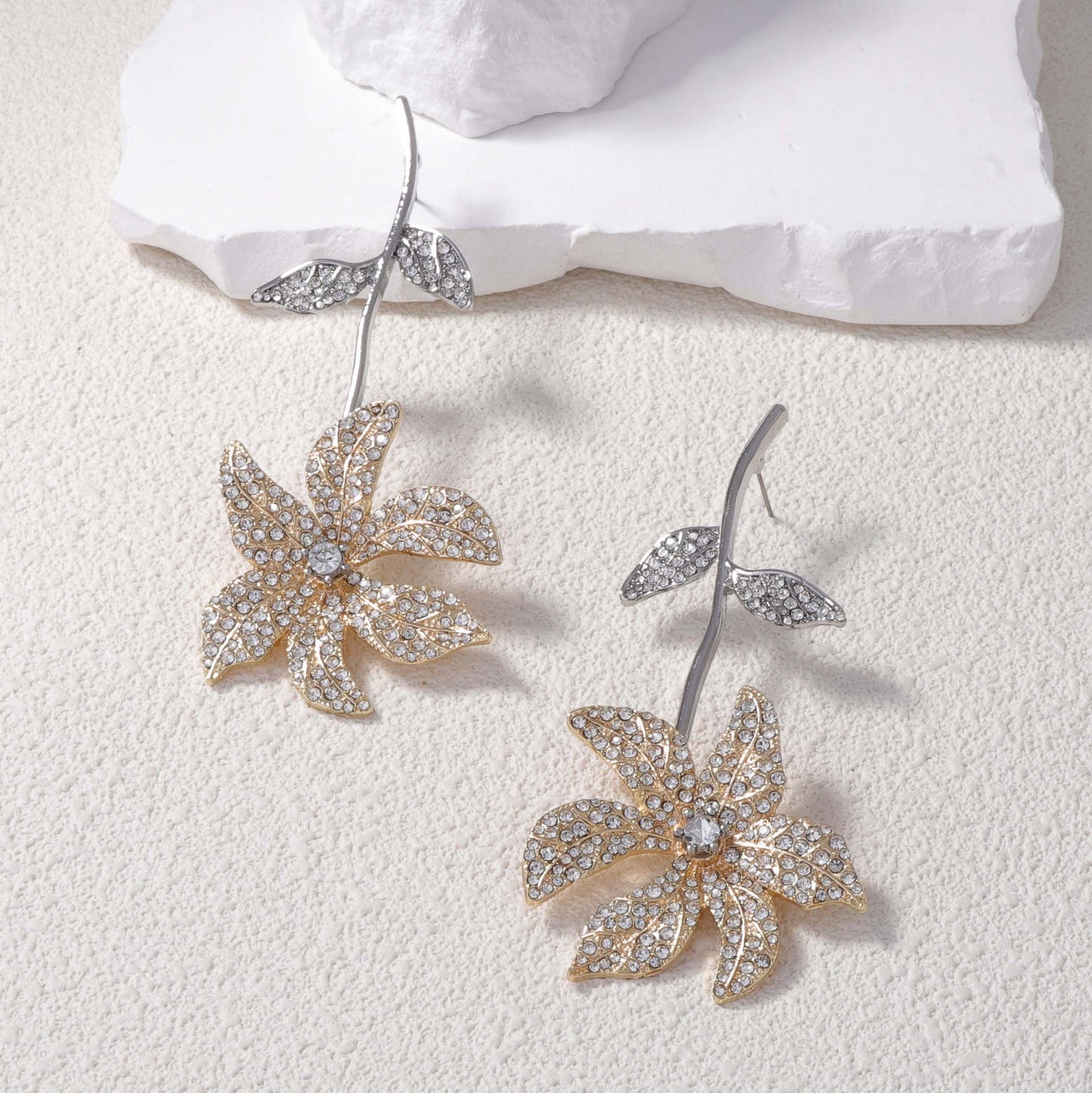 Exquisite Minimalist Crystal-Studded Alloy Flower Drop Earrings - Bold, Creative Design for Unique Style