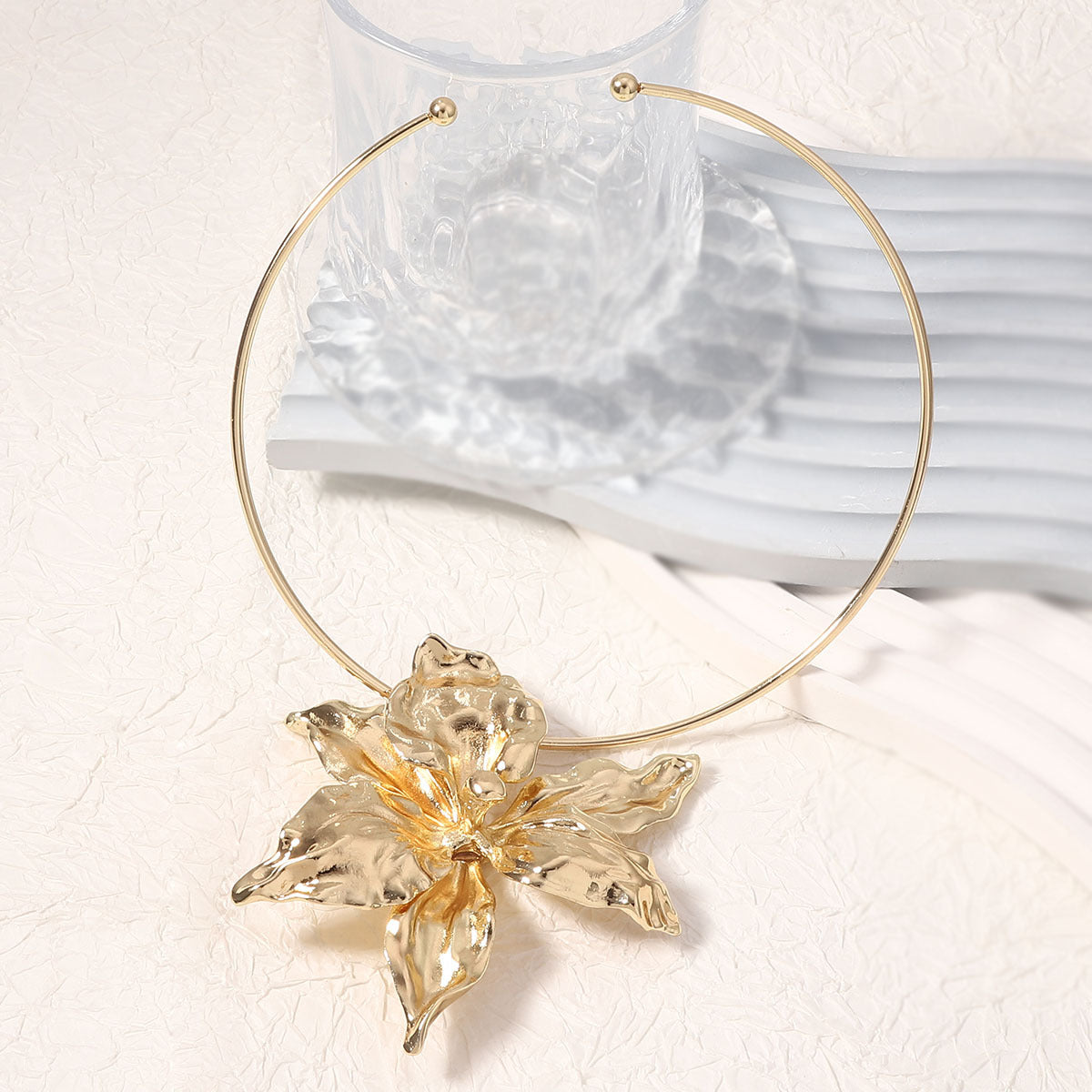 Stylish  European-Inspired Hip Hop Floral Pendant Choker with Bold 3D Design - Perfect for Fashion-Forward Women