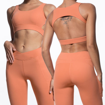 Backless Sports Bra and Cross Waist Double Pocket Leggings Yoga Set for Comfort and Performance