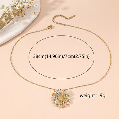 Stunning Gold Floral Pendant Necklace – Elegant Versatile Accessory for Effortless Style and Luxury