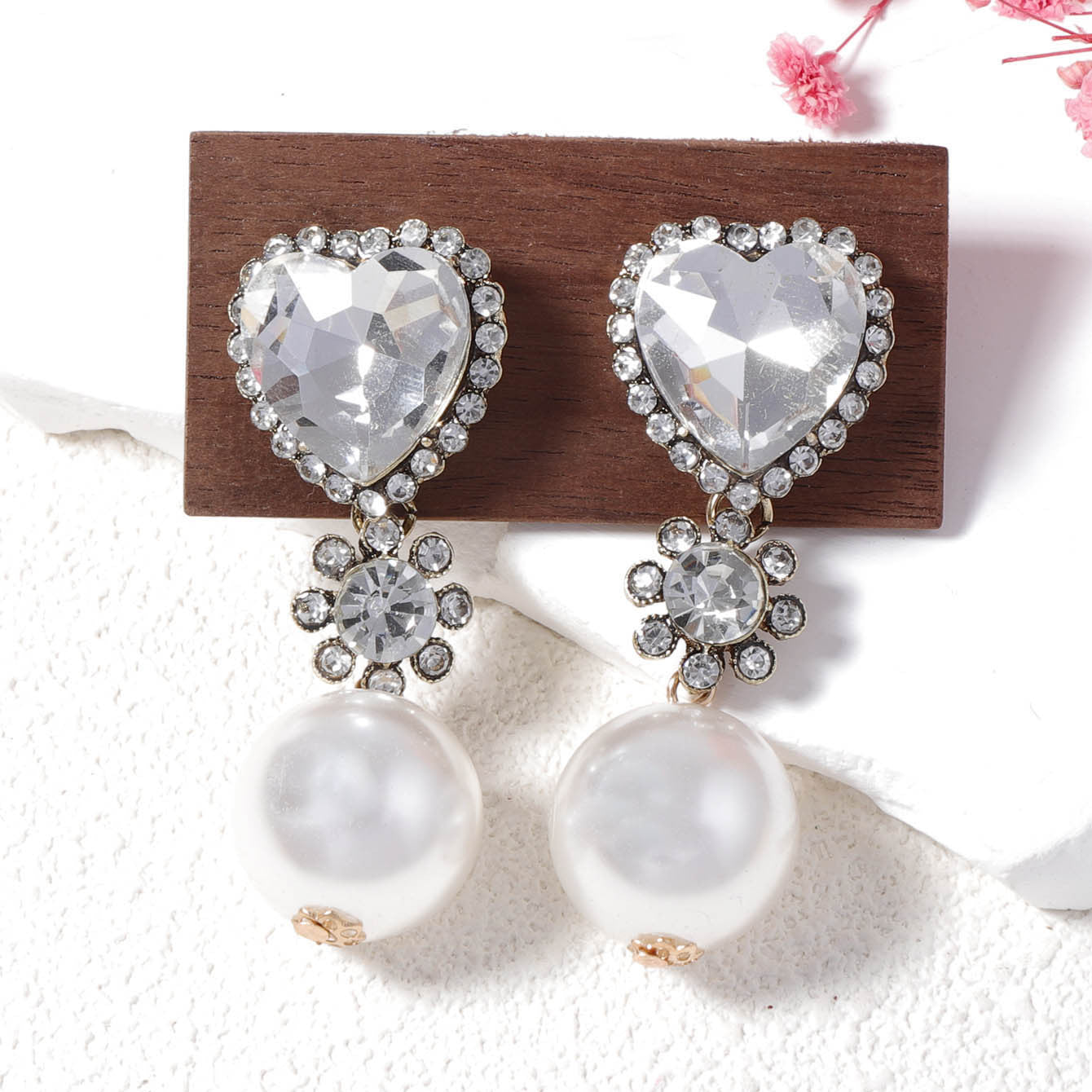 Chic Vintage-Inspired Glass Water-Drop Rhinestone Pearl Dangle Earrings for Women – Exquisite, Unique, and Perfect for Parties and Evenings