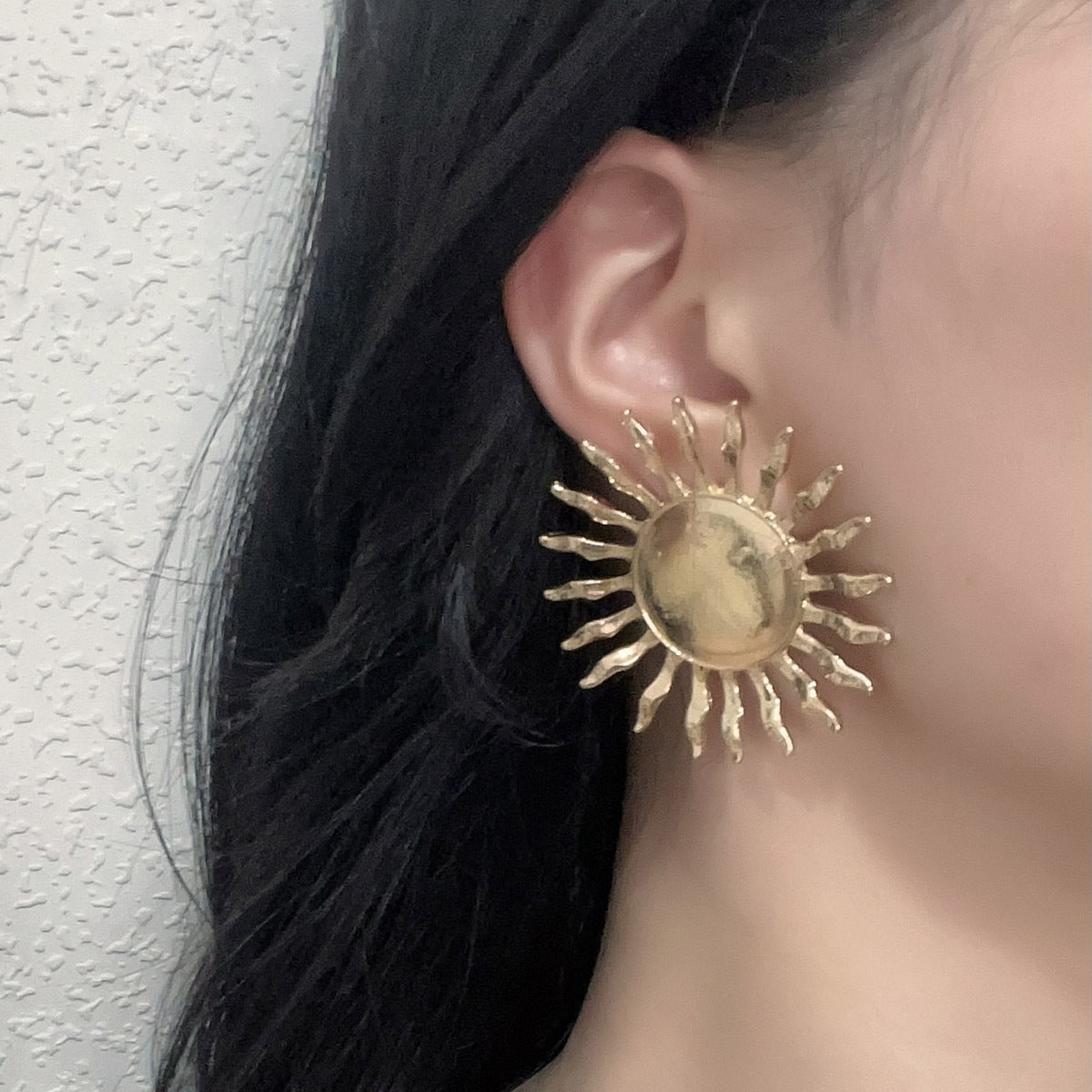 Luxurious Bohemian-Inspired Beach Resort Glamour: Exaggerated Sunflower Pendant Necklace and Earring Set – Perfect for Summer Escapes
