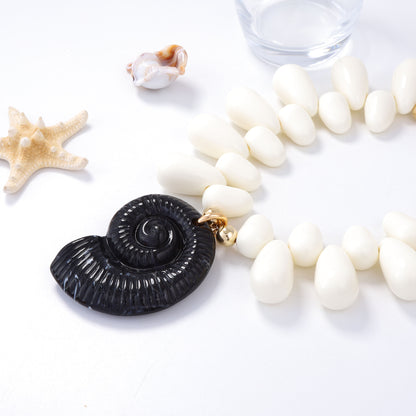 Unique Ocean-Inspired Beaded Sea Shell Pendant Necklace - Trendy and Versatile Women's Statement Jewelry for Beach Getaways