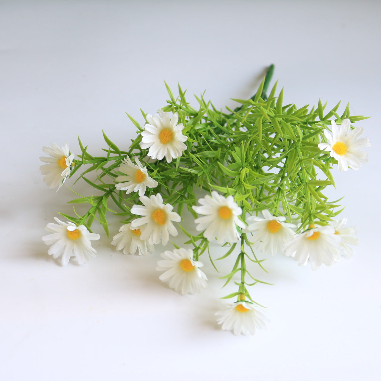 Realistic Mini Daisy & Wildflower Wedding Photography Props - Perfect Home Décor Accents for Your Special Day!