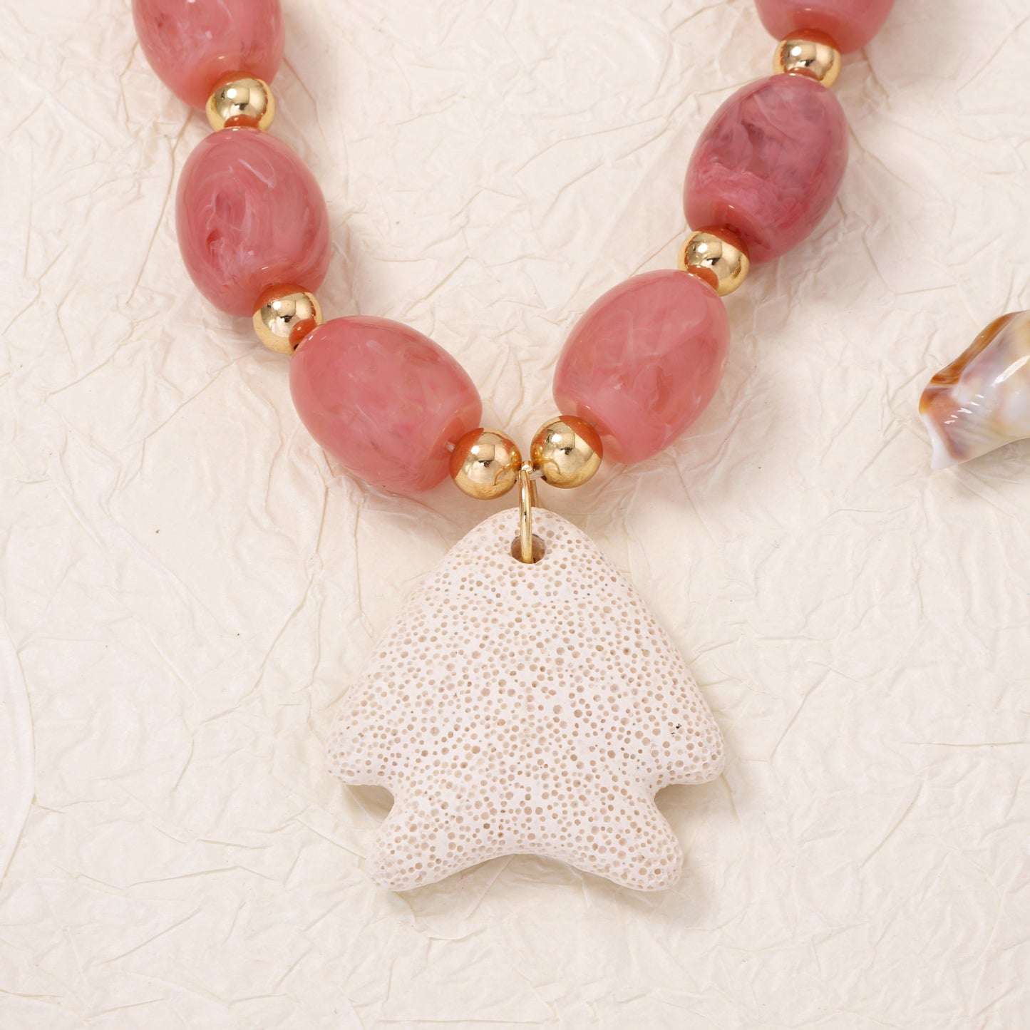 Chic Minimalist Volcanic Stone Goldfish Pendant Necklace – Versatile Sweet Resin Jewelry for Women