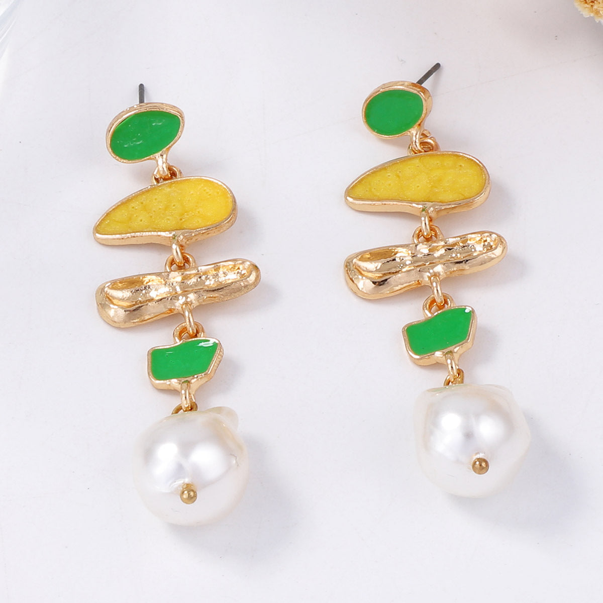 Chic Irregular Geometric Pearl Inlaid Earrings for a Fresh, Versatile Look – Perfect for Trendy Young Women!