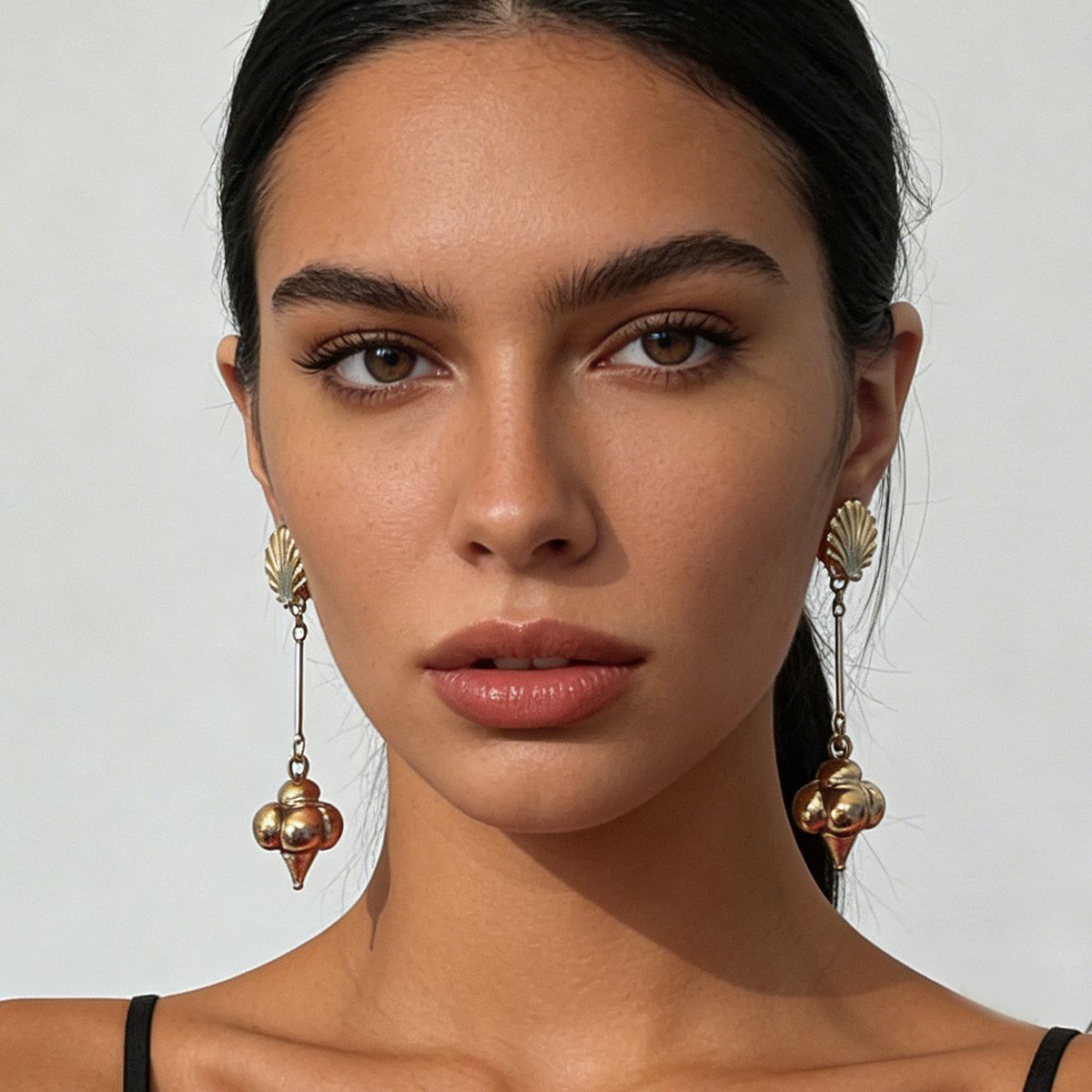 Chic Minimalist Alloy Geometric Shell Pendant Long Drop Earrings for Women - Unique Design, Lightweight Fashion Accessory