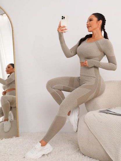 Seamless Long Sleeve and Leggings Yoga Set for Peach Butt Comfortable Activewear for Fitness Enthusiasts