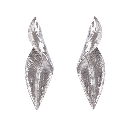 Chic Vintage-Inspired Irregular Leaf Earrings with Twisted Texture - Bold and Elegant Statement Jewelry for Women