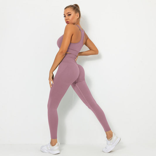 Seamless Solid Color Butt Lifting Peach Butt Sports Bra and Leggings Set for Yoga Running and Fitness Activities