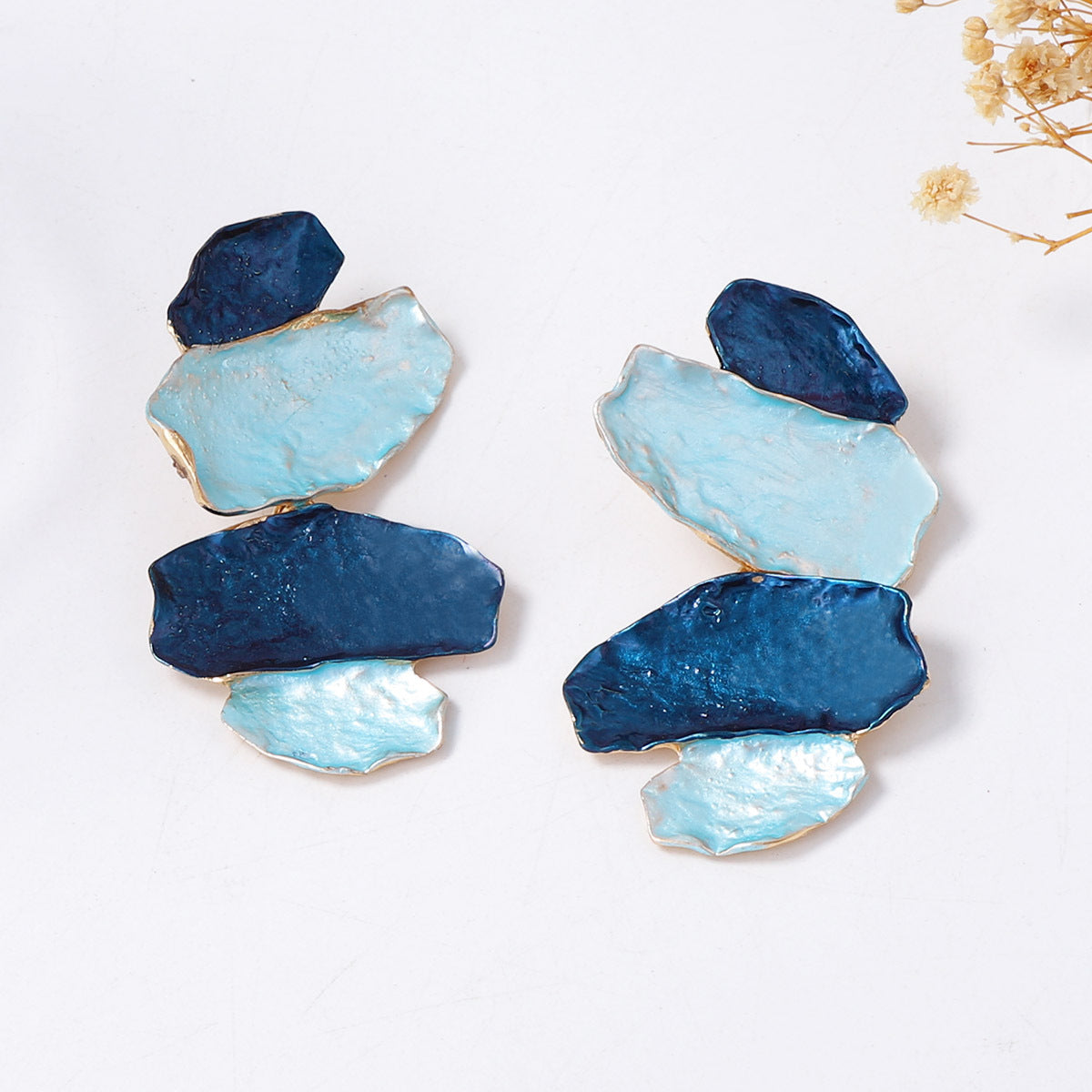 Stylish Minimalist Geometric Alloy Leaf Dangle Earrings – Chic Lightweight Luxury Jewelry for Women