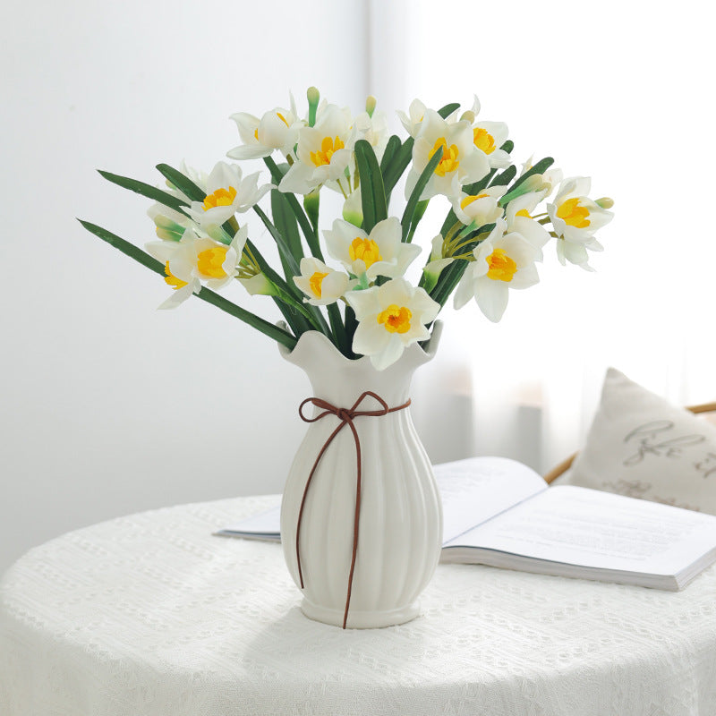 Realistic Scandinavian Style Faux Daffodil for Indoor Dining Table Décor – Single Stem Silk Flower in Charming Rustic Design