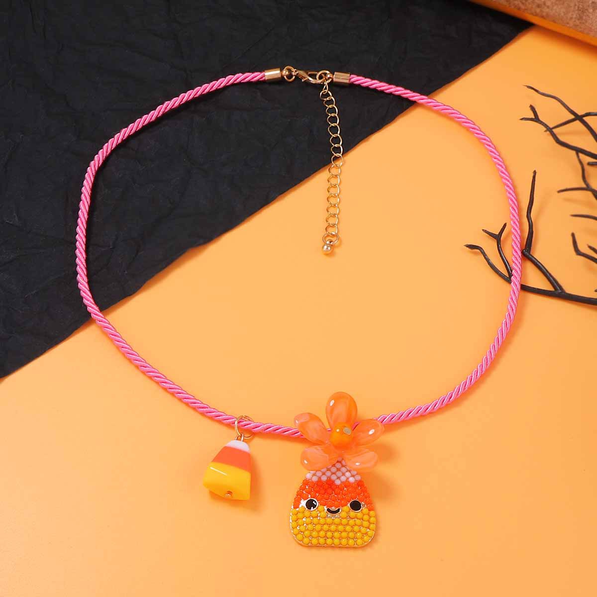Cute and Minimalist Halloween Pumpkin Pendant Necklace with Creative Alloy Design and Bead Accents - Perfect for Festive Fashion and Everyday Wear