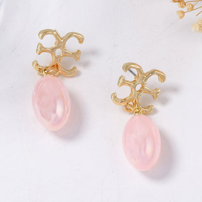 Chic Minimalist Light Luxury Soft Pink Pearl-like Letter Pendant Earrings for Women – Fresh and Elegant Jewelry to Elevate Your Style