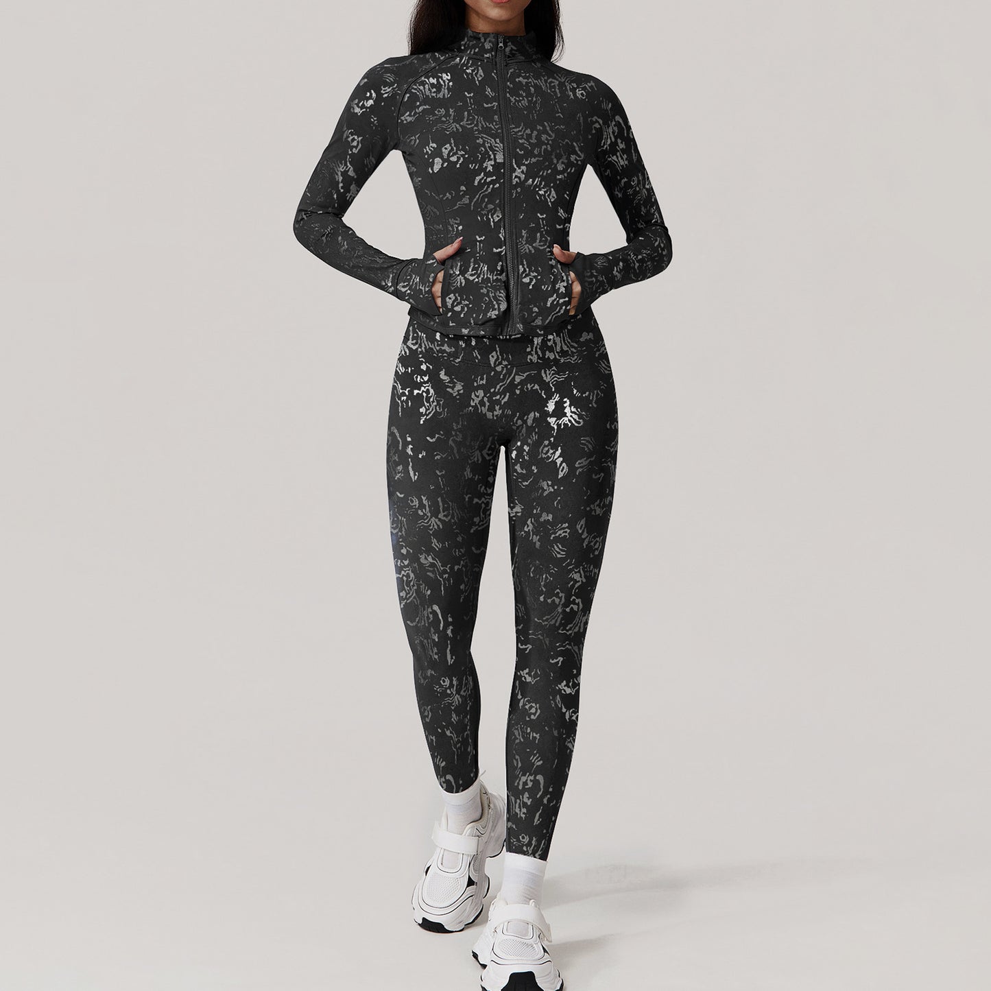 Elegant Silver Foil Yoga Outfit for Women Outdoor Training and Running Long Sleeve Fitness Set