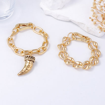 Stylish and Unique Gothic-Inspired Double Layer Necklace with Metal Chain and Animal Horn Pendant – Perfect for Trendsetting Fashion Enthusiasts