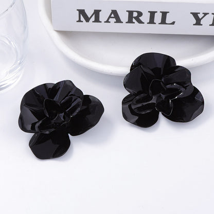 Stylish Vintage-Inspired Metal Flower Stud Earrings – Elegant and Versatile Lightweight Jewelry for Everyday Wear